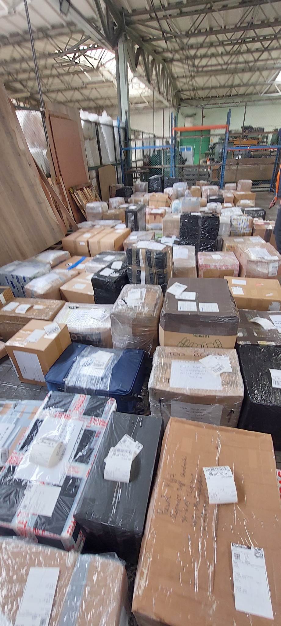 Setki paczek w magazynie SpeedPack